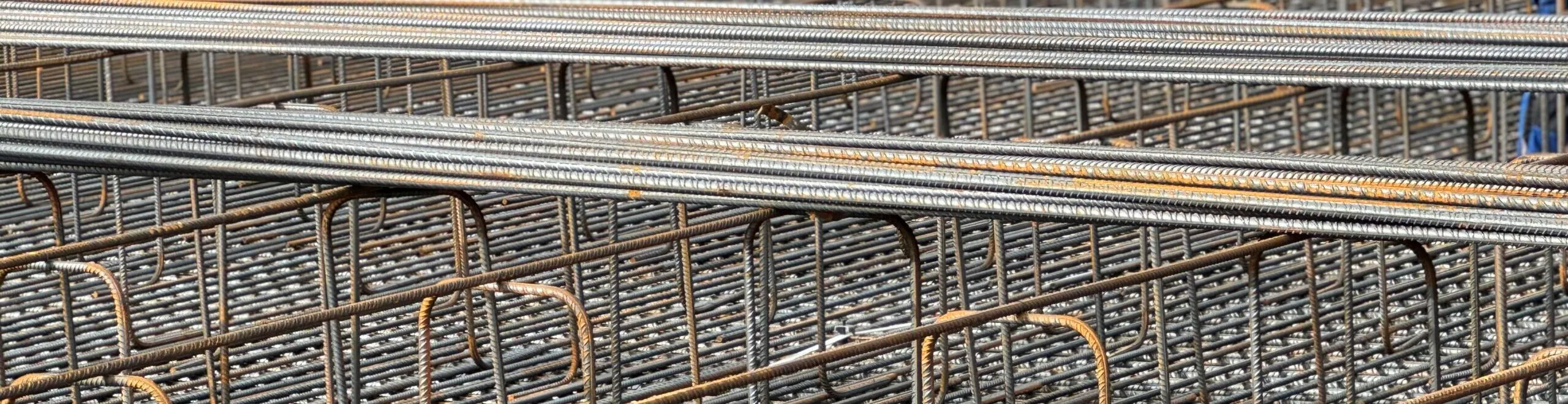 Detail einer eng verlegten Stahlbewehrung